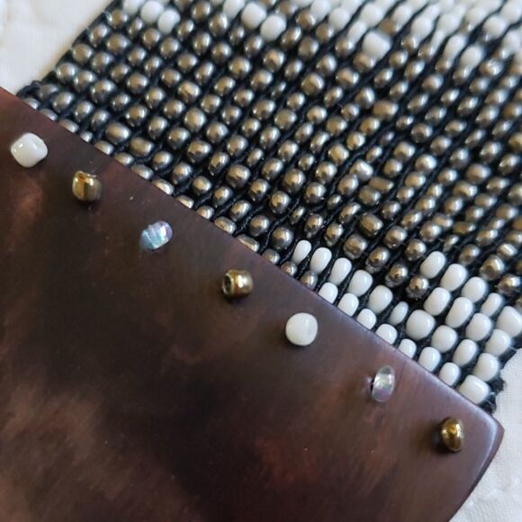 Woven Beaded Strech Belt with Brown Wood Buckle Clasp - Picture 4 of 9